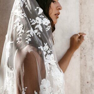 Lovers Society "Cloud" Veil - Lace applique veil